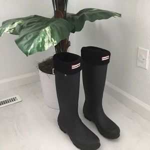 • Matte Hunter rain boots •