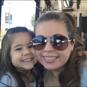 Meet your Posher, Myra