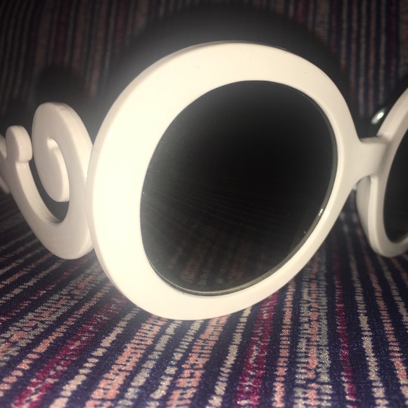 White Scroll Sunglasses - Picture 3 of 7