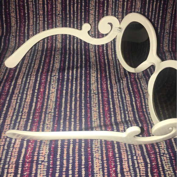White Scroll Sunglasses - Picture 5 of 7