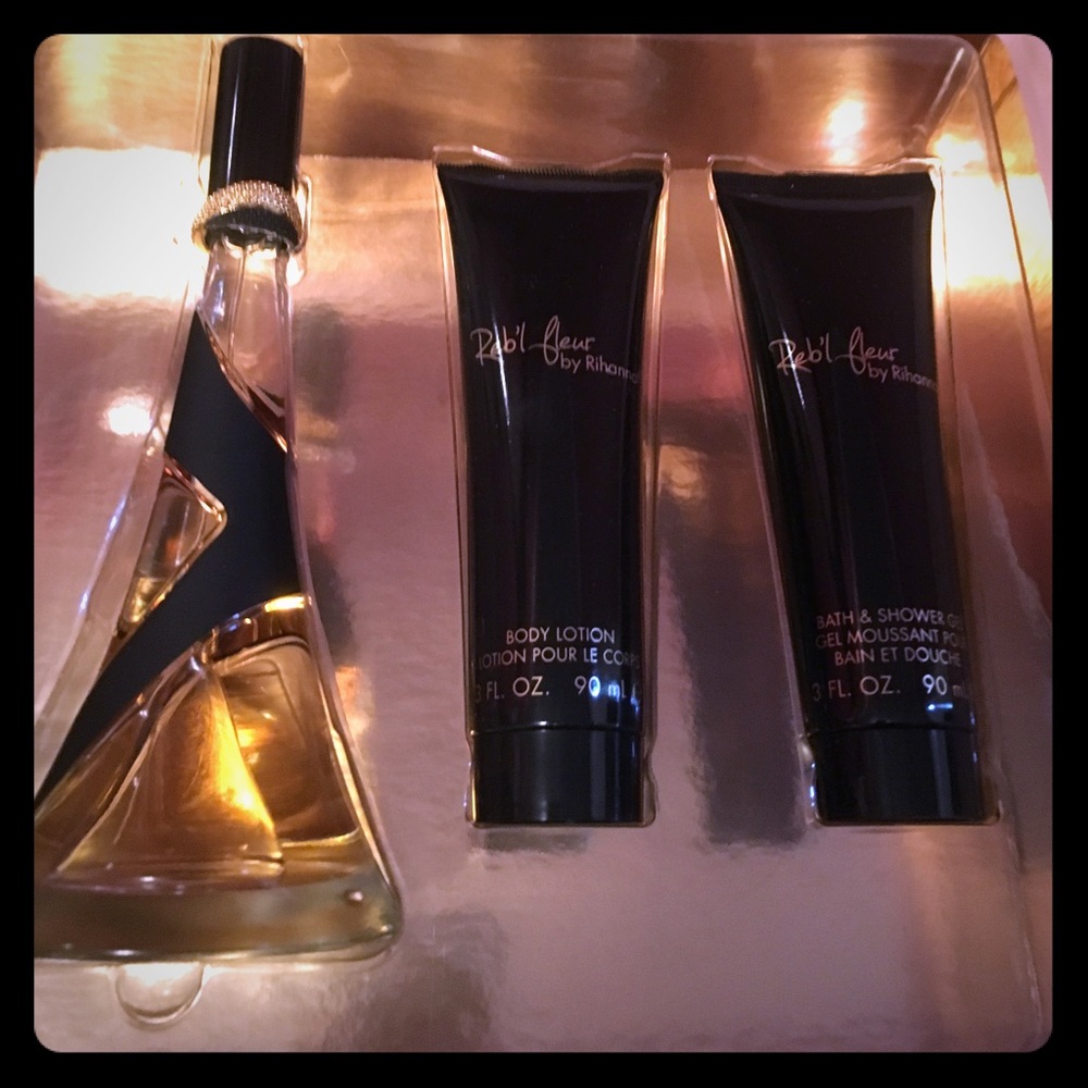 Reb'l fleur by Rihanna
