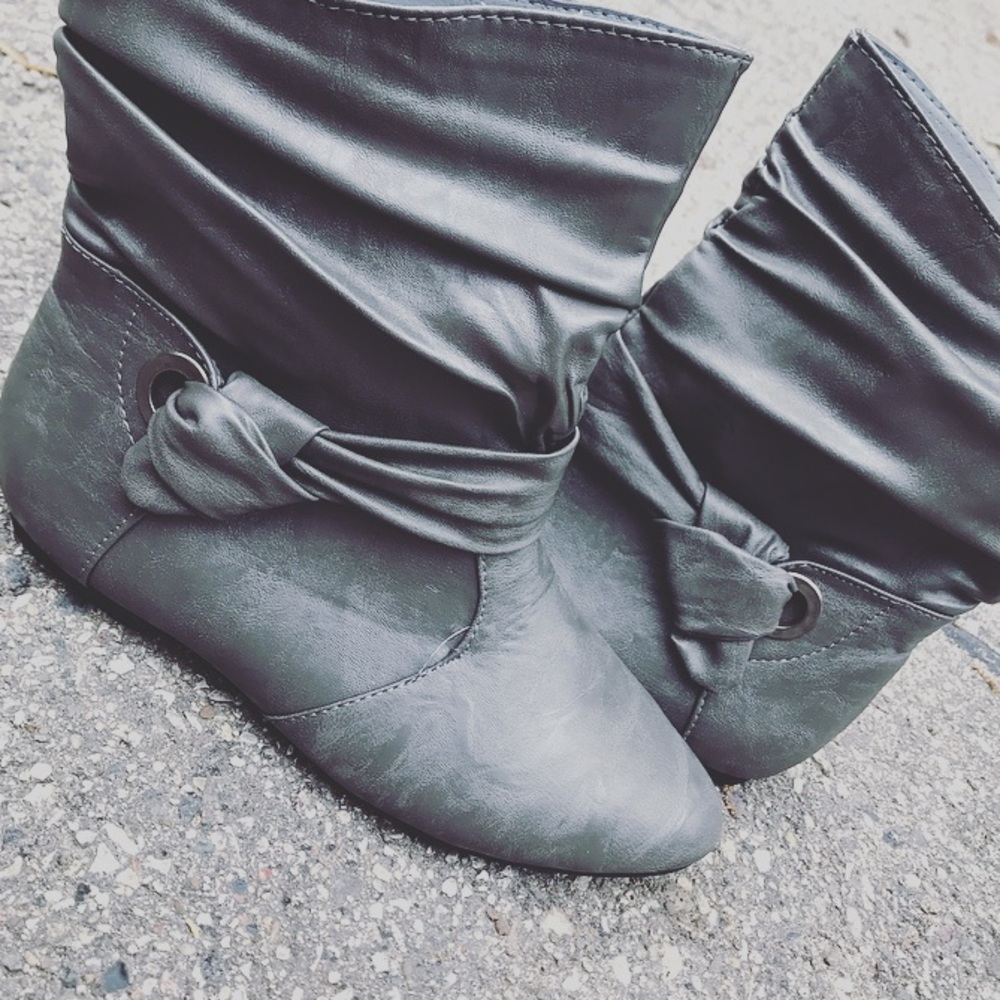 Grey boots