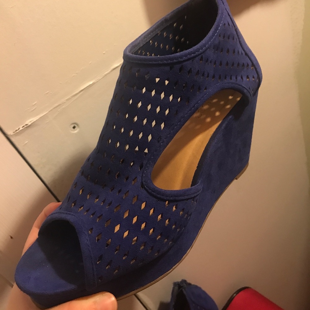 Navy/purple cutout wedges