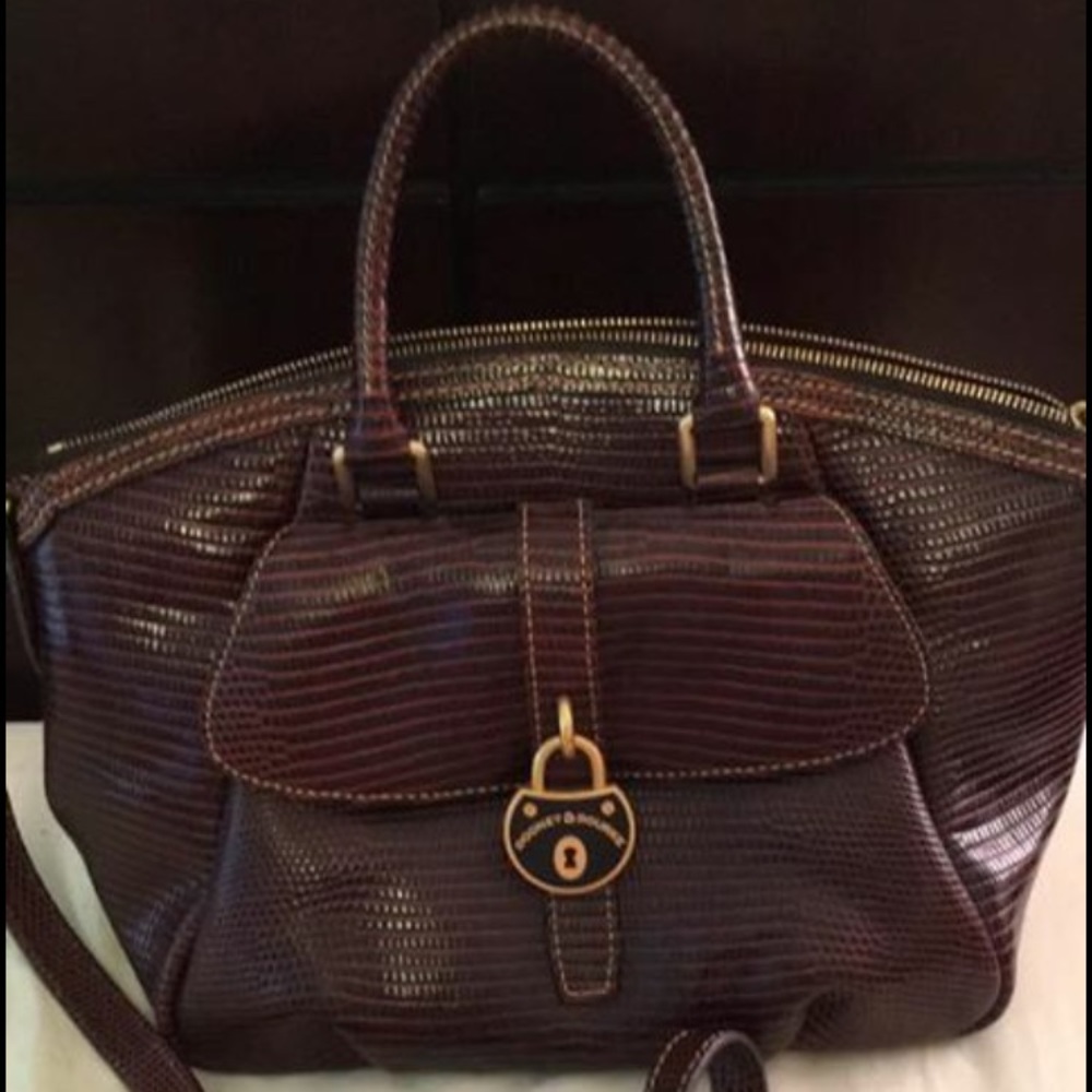 EUC Dooney and Bourke purse