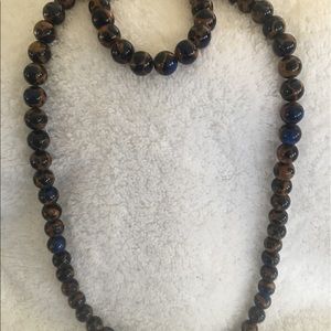 Smooth stone navy blue/brown swirl necklace set