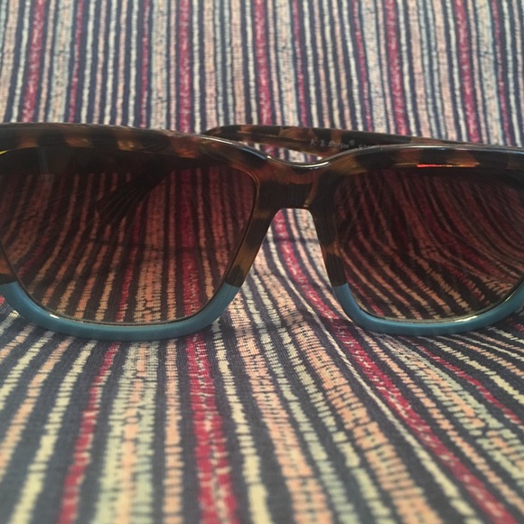 Two Tone Sunglasses - Picture 2 of 3