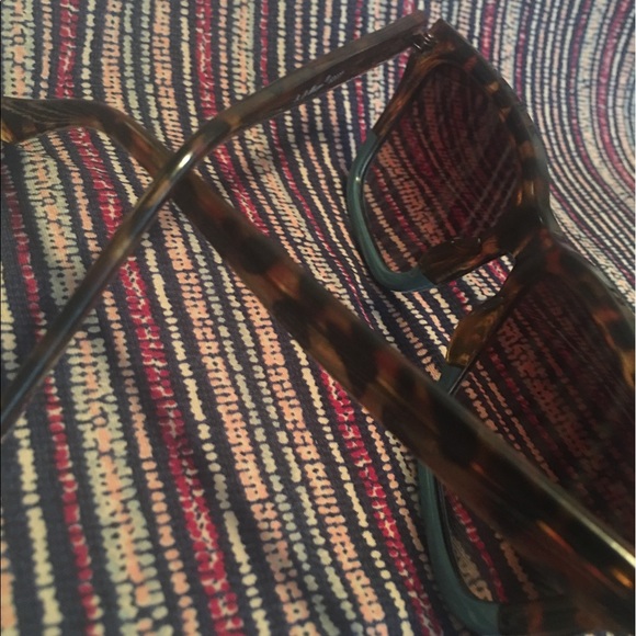 Two Tone Sunglasses - Picture 3 of 3