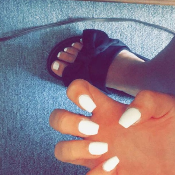 Black Silk Bow Slide - Picture 3 of 3