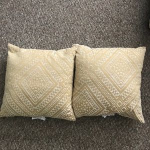 2 pillows
