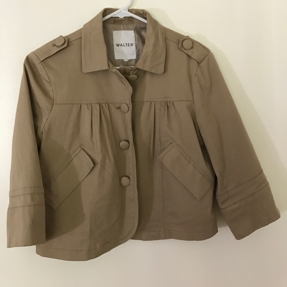 Tan Blazer! Super Flattering!!