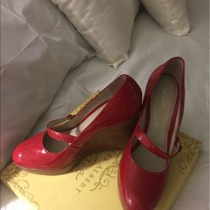 Size 8 platform heel Bebe heels