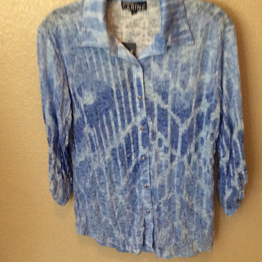 Travel wear button down snaps