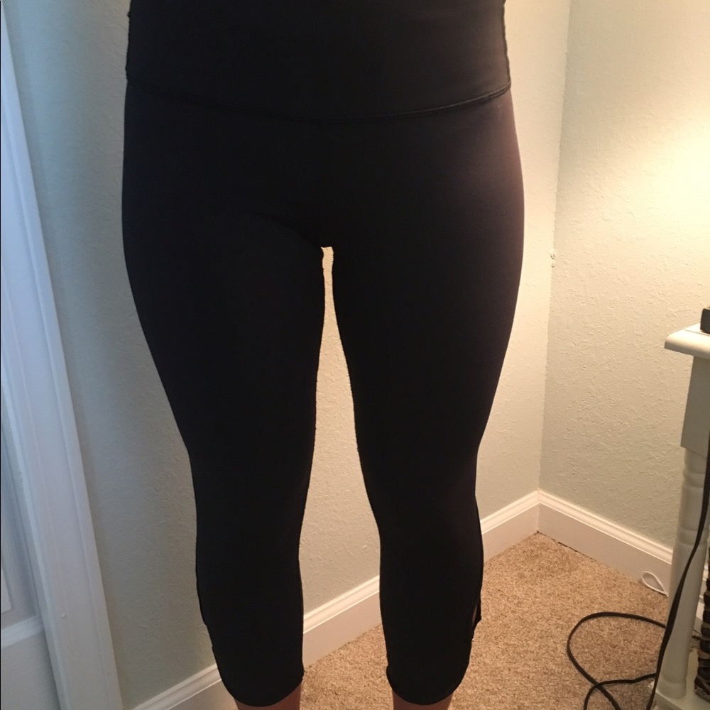 Lululemon Athletica Cropped Leggings Mesh Panel