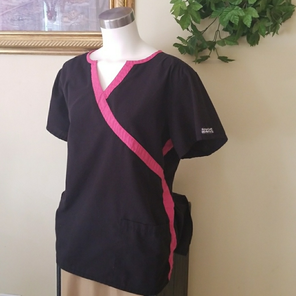 Butter Soft Scrub Top black and hot pink. XL