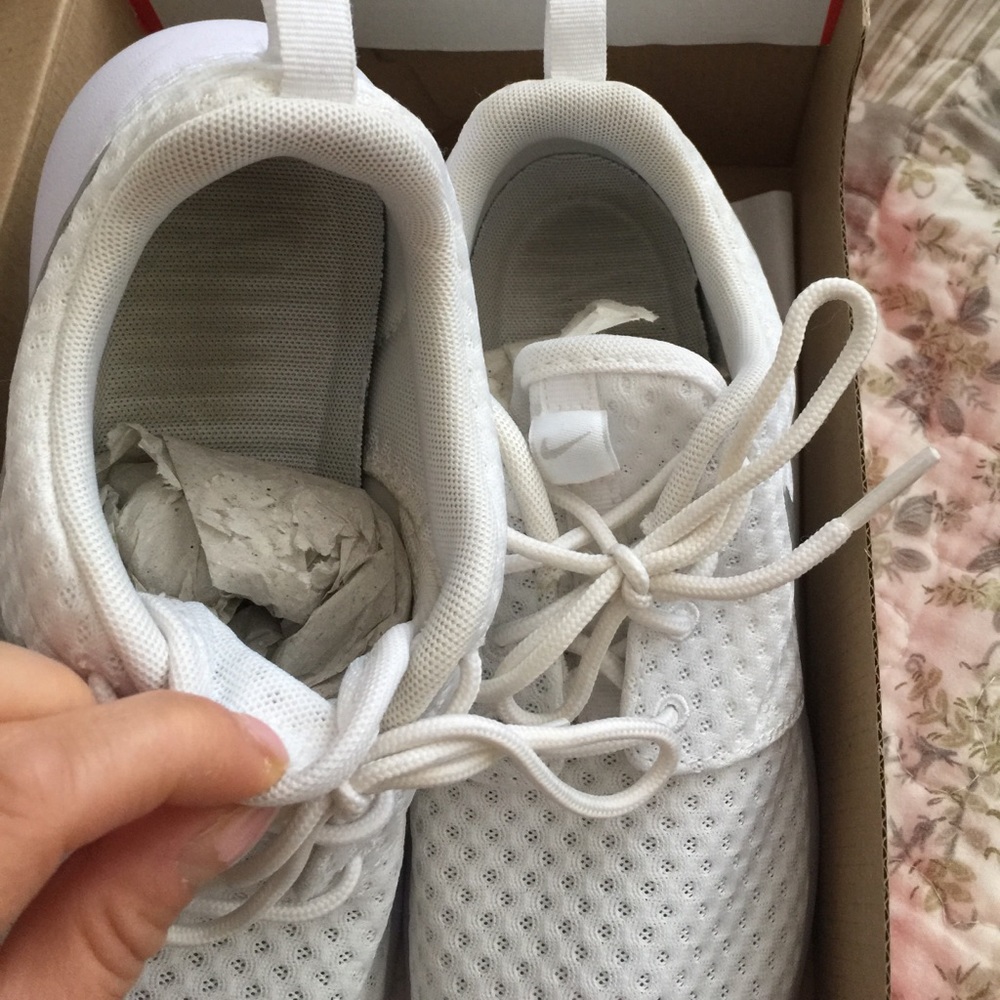 White nike sneakers - Picture 4 of 4