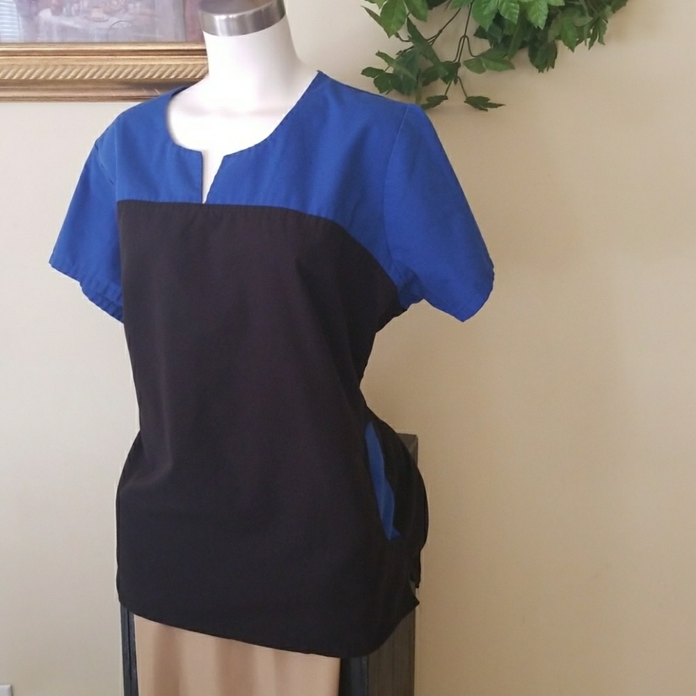 Butter Soft Scrub Top black and blue. XL