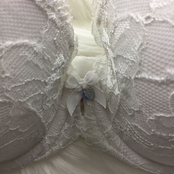 Victoria's Secret White Lace Perfect Coverage Bra - Picture 2 of 7