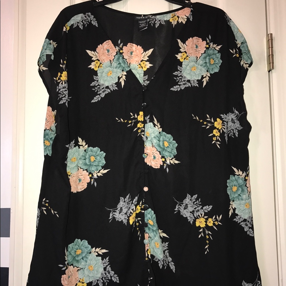 Torrid floral blouse
