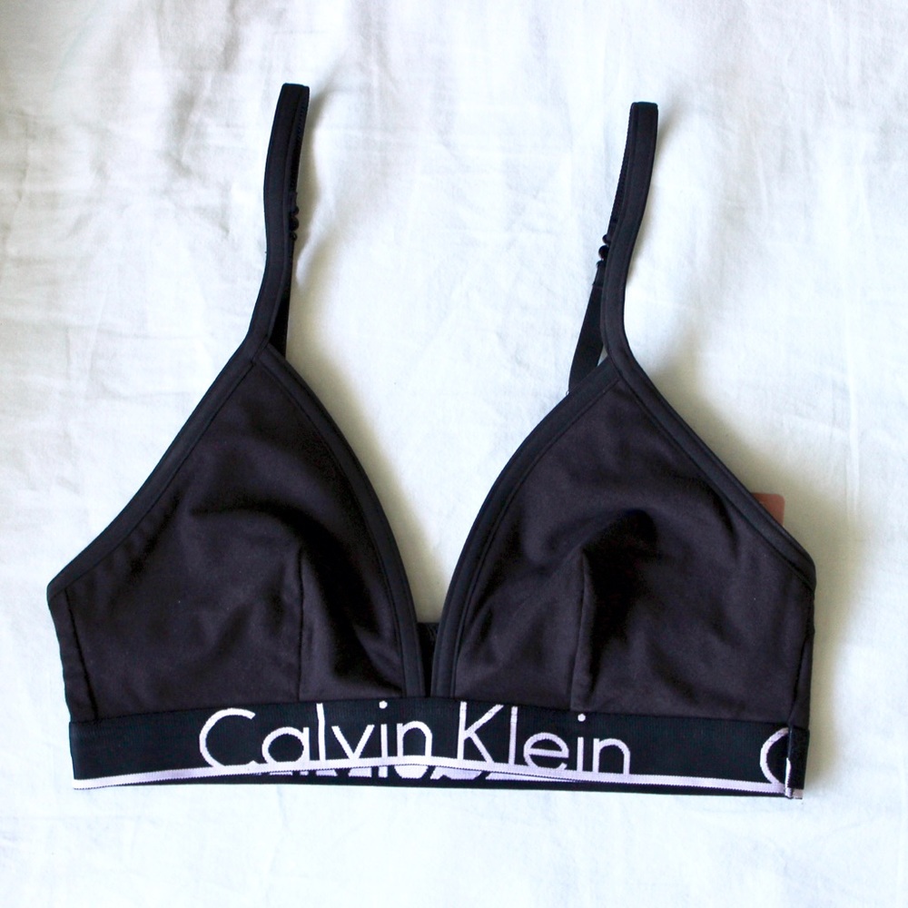⭐️NWT⭐️ Calvin Klein Unlined Triangle Bralette