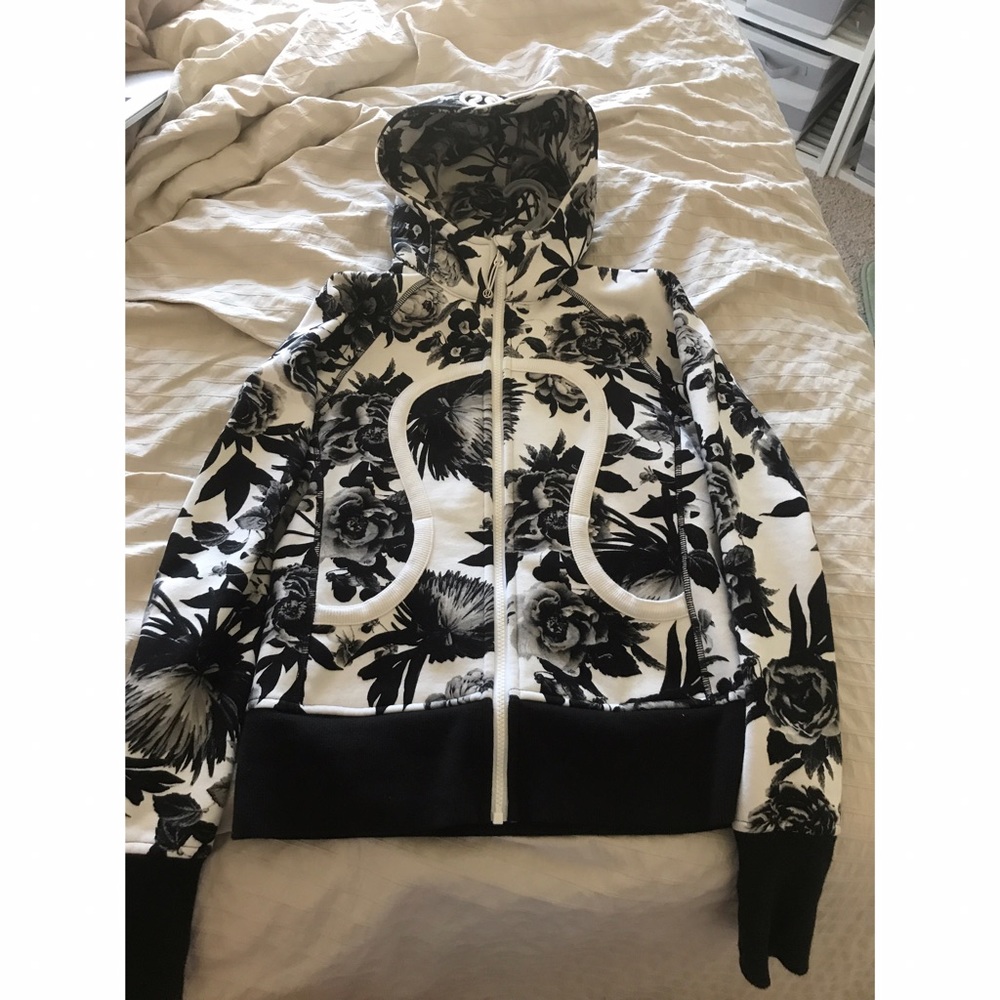 NWOT lululemon scuba hoodie