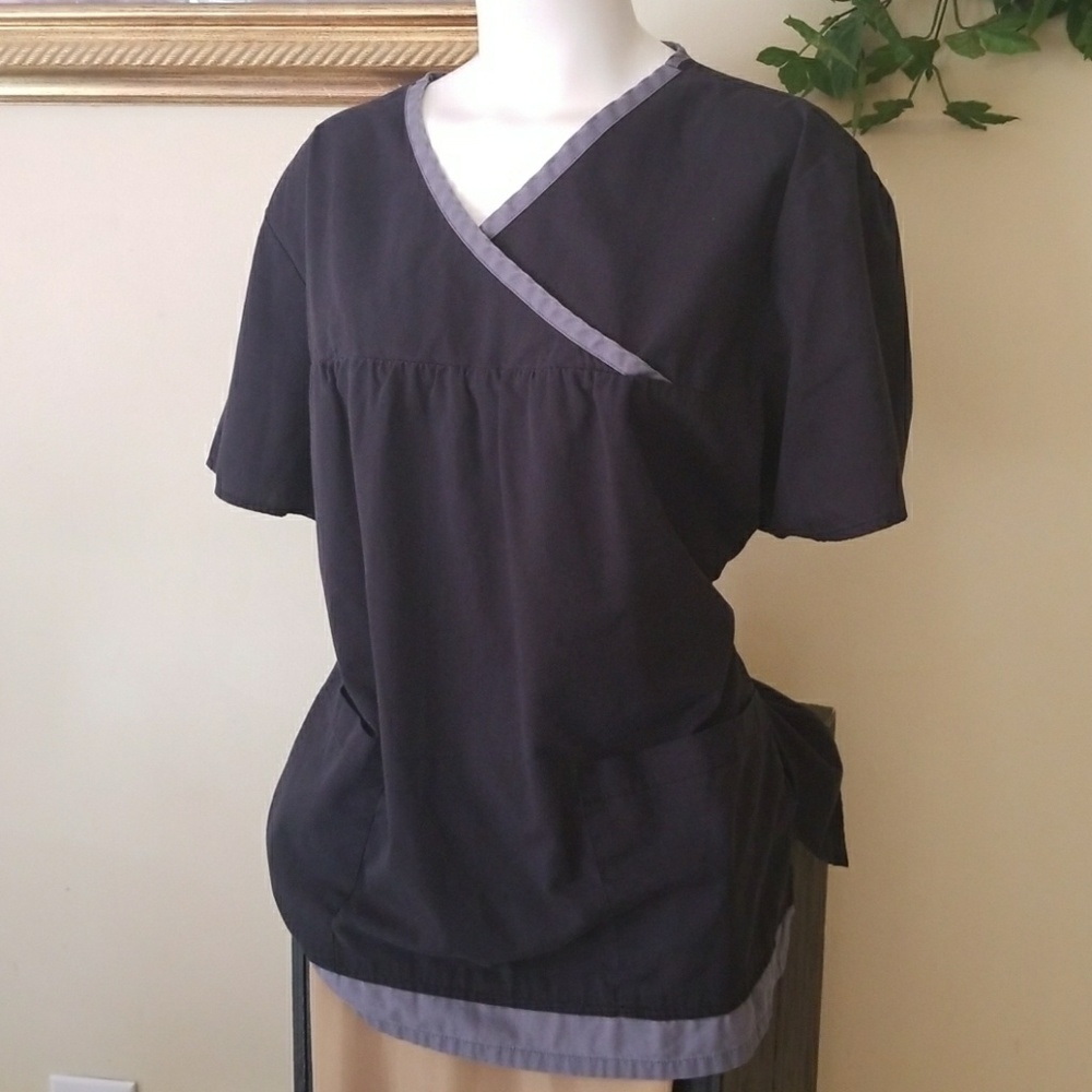 Beautiful dark gray and light gray scrub top. XL