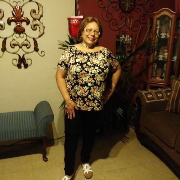 Meet your Posher, Milagros - Picture 1 of 1