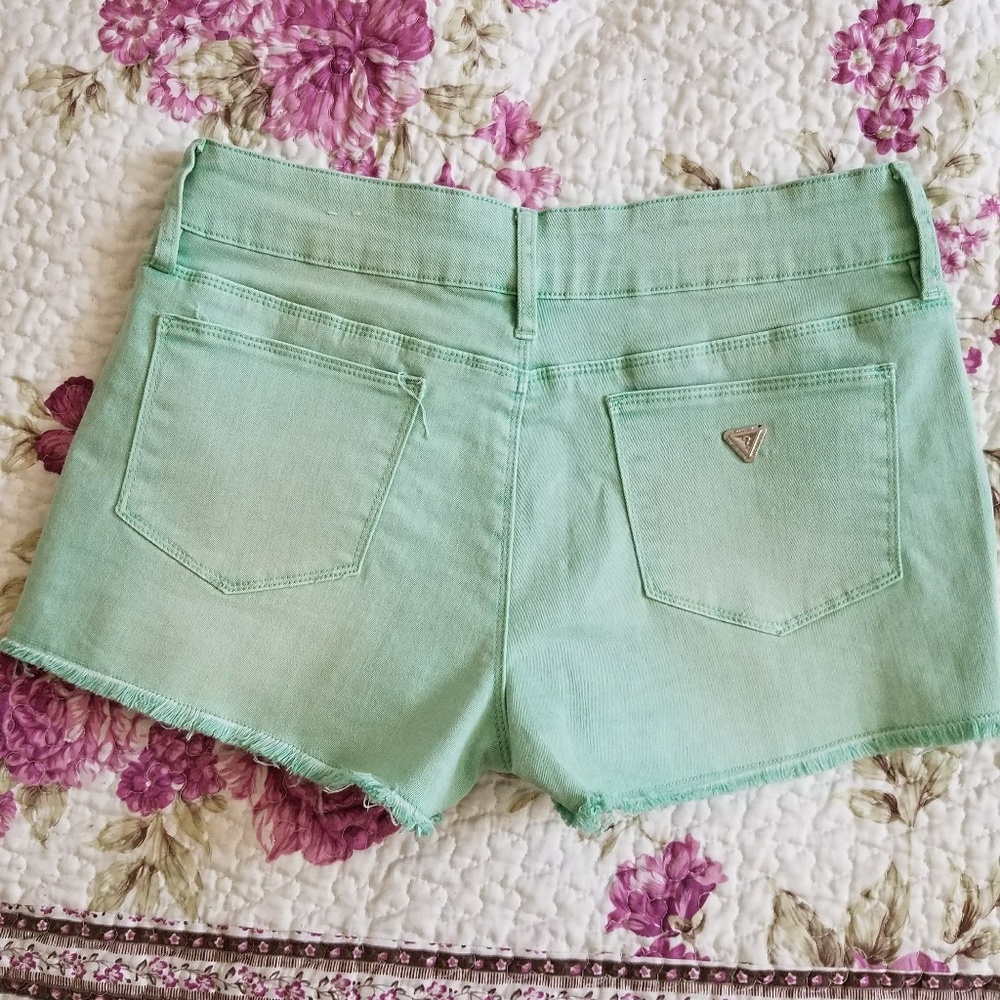 GUESS - Picture 2 of 3