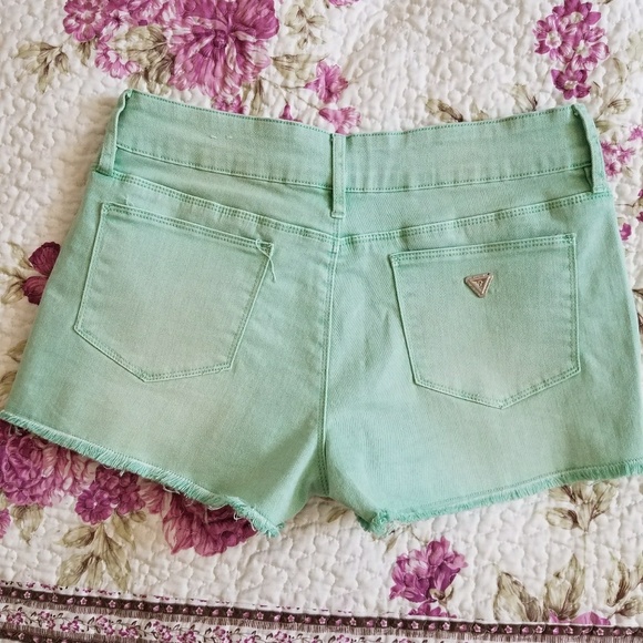 GUESS - Picture 2 of 3