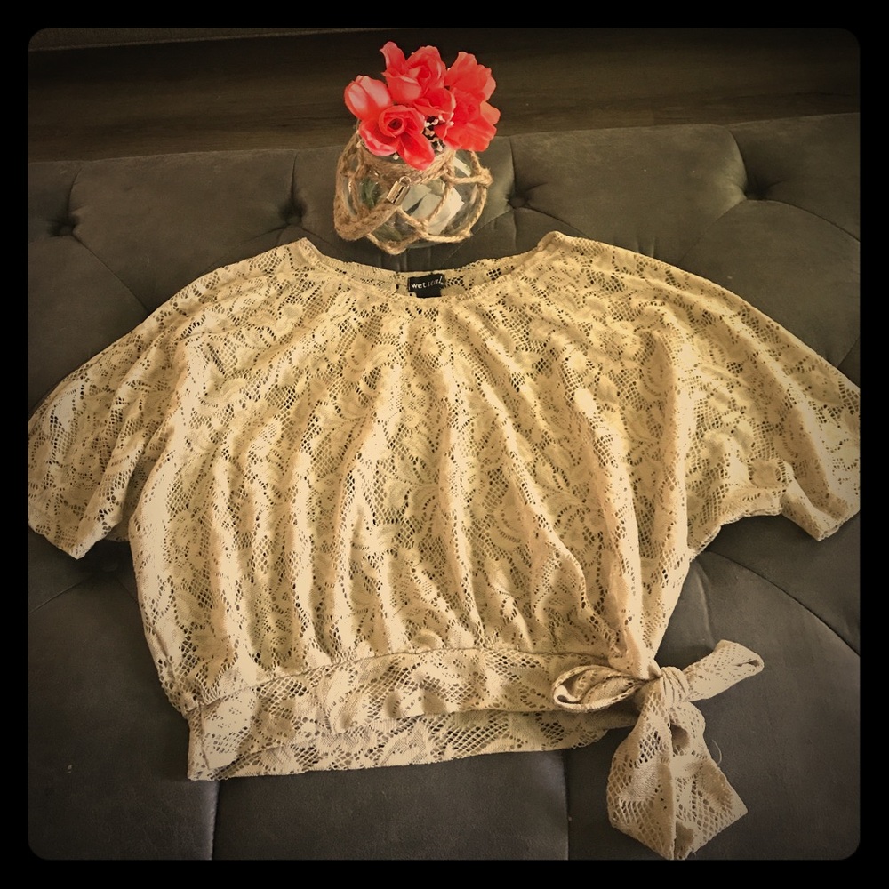 Cute top! 🌸