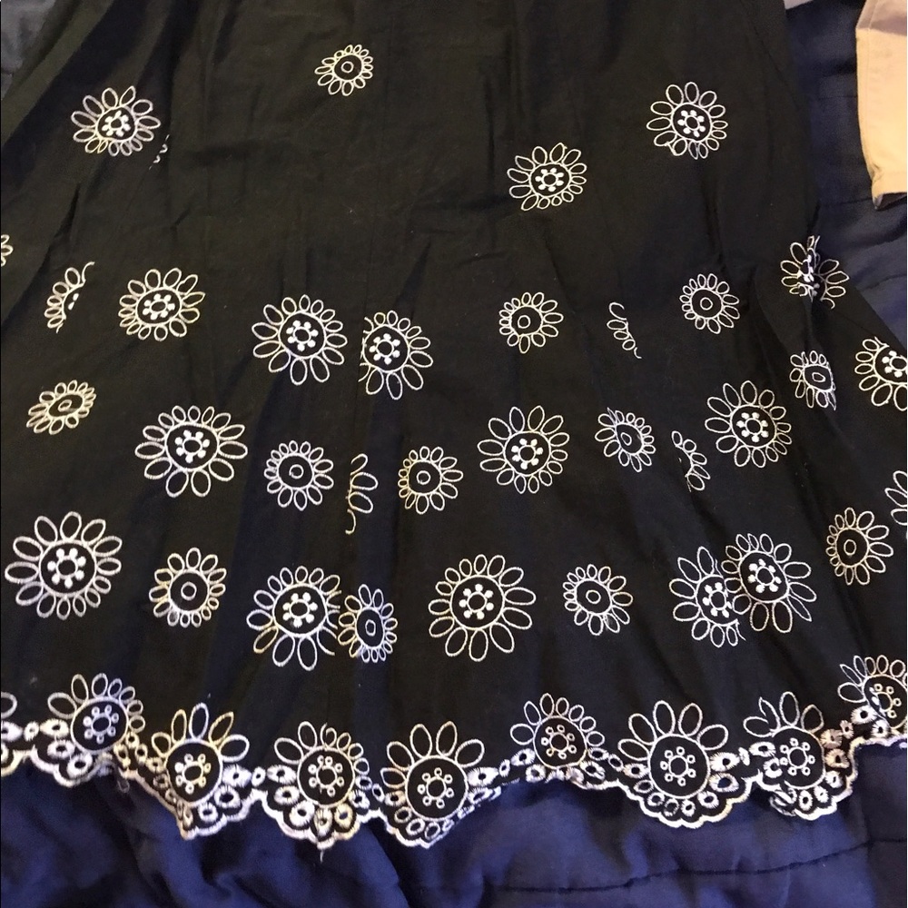 Black skirt with white trim