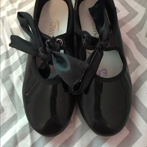 Girls black tap shoes size 11
