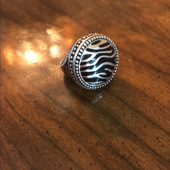 Premier ring. Black and white size 7 - Picture 2 of 3