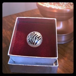 Premier ring. Black and white size 7