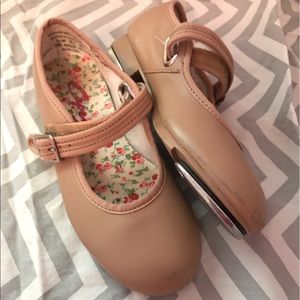 Tan girls tap shoes. Size 11