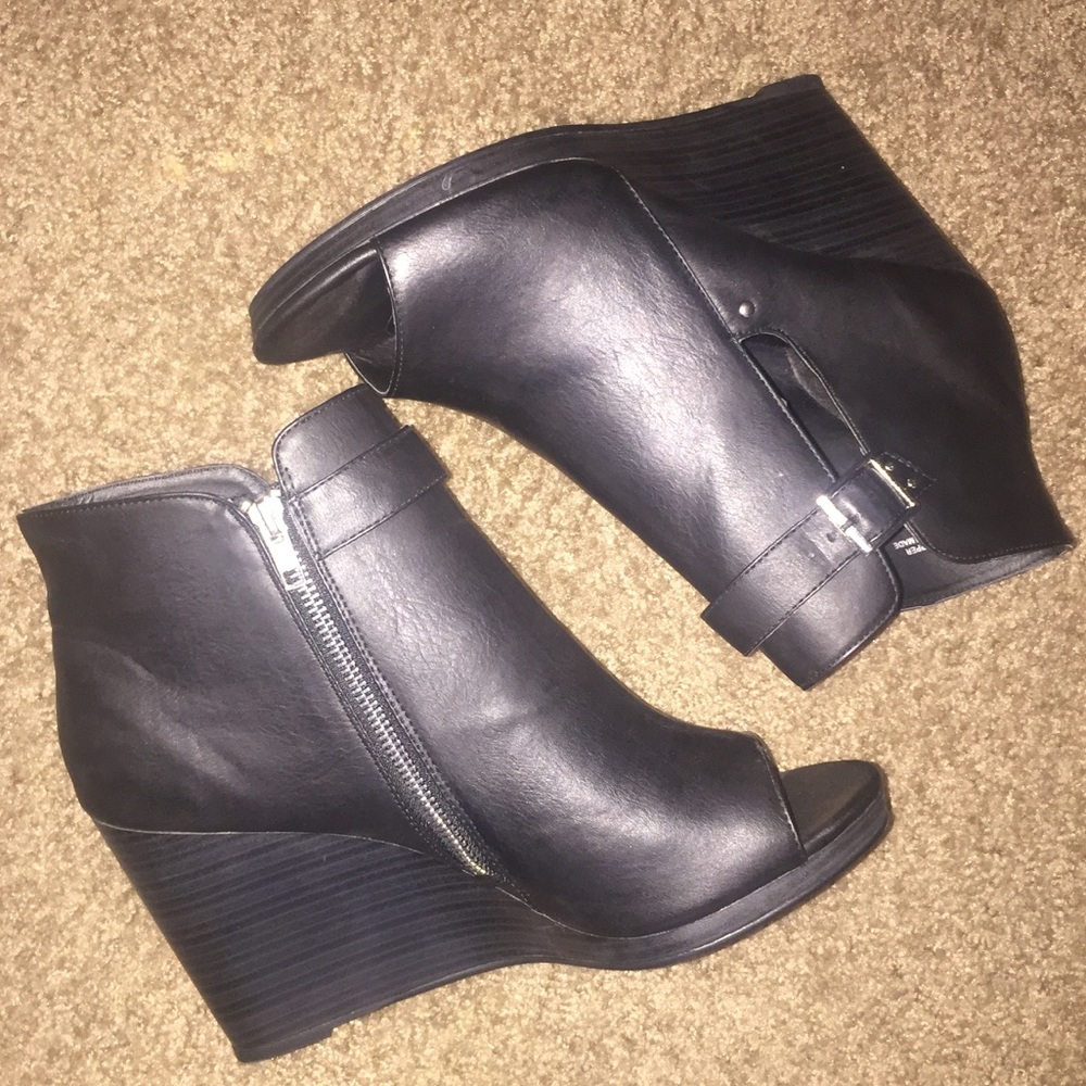 BRAND NEW Torrid peep toe booties. Women's size 13