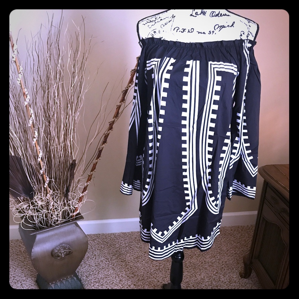 Mini dress/ tunic. White and black
