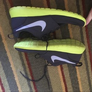 Roshe run black green grey
