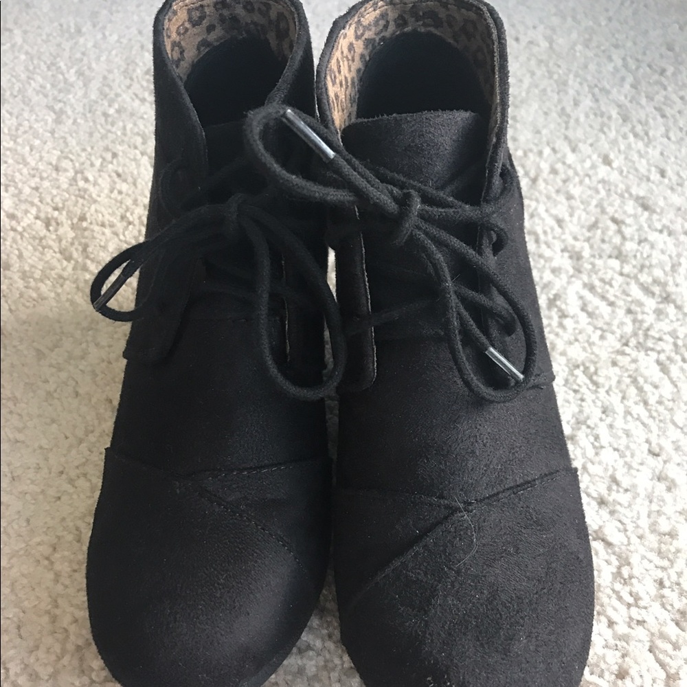 ✨SOLD✨Black lace up booties