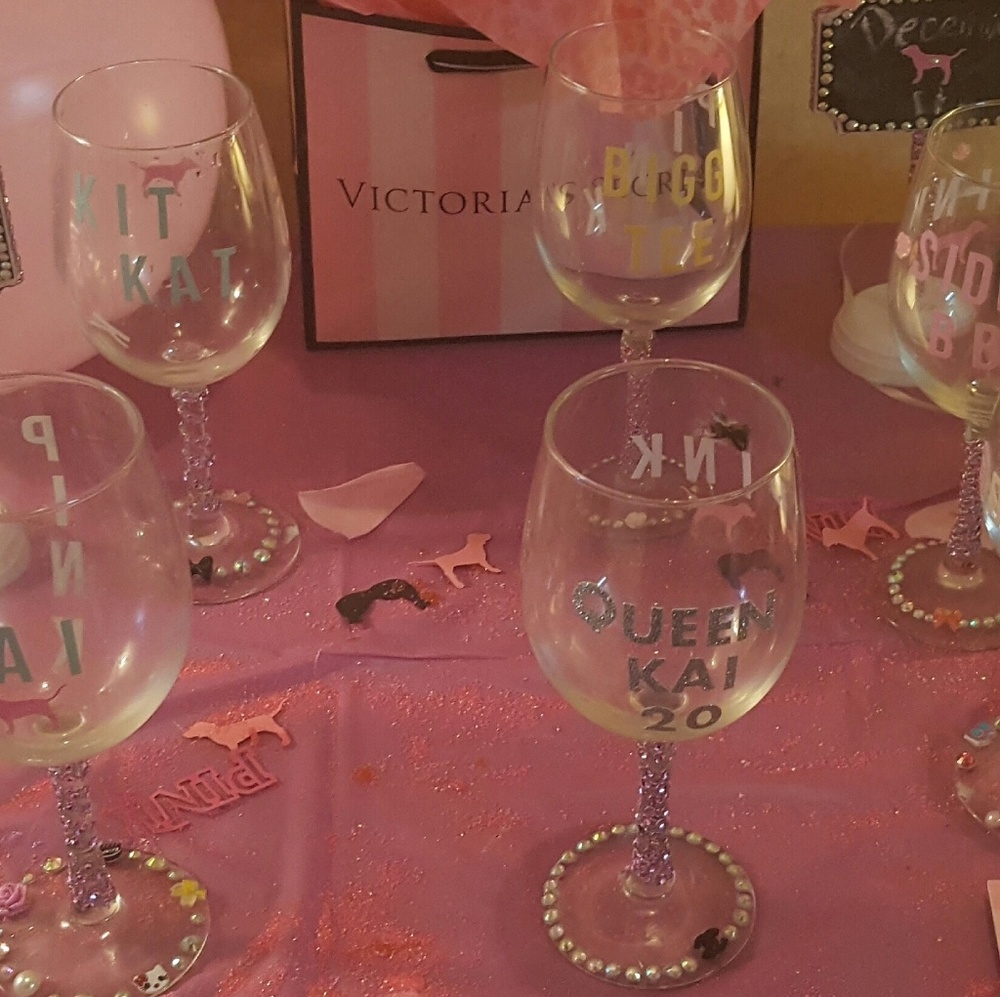 Queened Wine Glasses