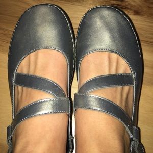 Silver Vionic Shoes with Orthaheel