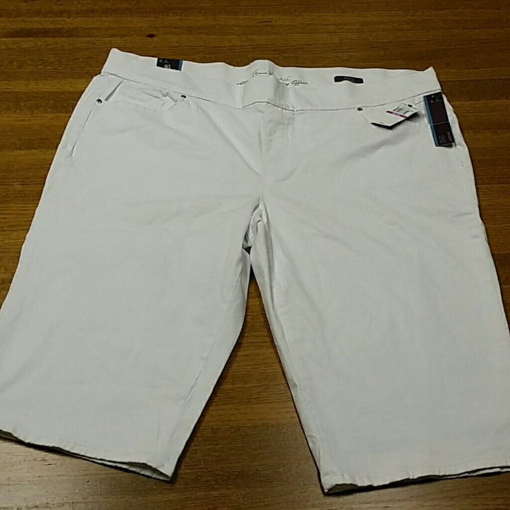 Size 22W Gloria Vanderbilt Shorts NWT