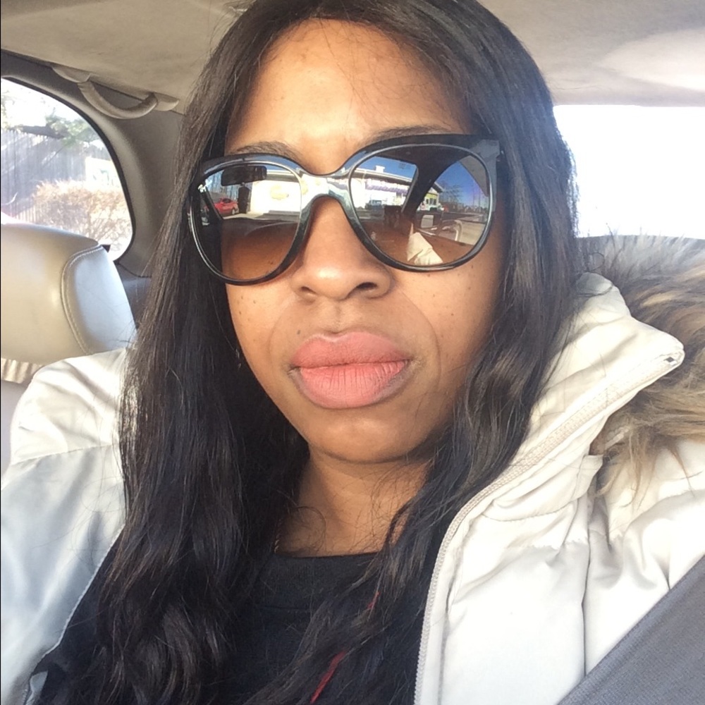 Meet your Posher, Sharon