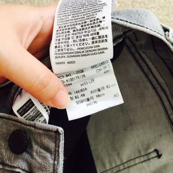 Distressed Levi's - Picture 2 of 5