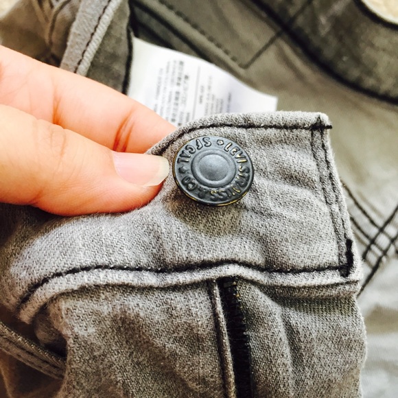 Distressed Levi's - Picture 3 of 5