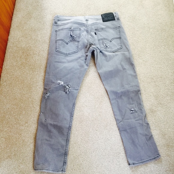 Distressed Levi's - Picture 4 of 5