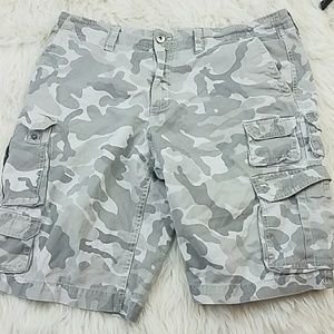 No boundaries size 38 cargo shorts.