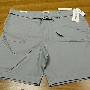 Size 22W Gloria Vanderbilt Shorts w/belt NWT