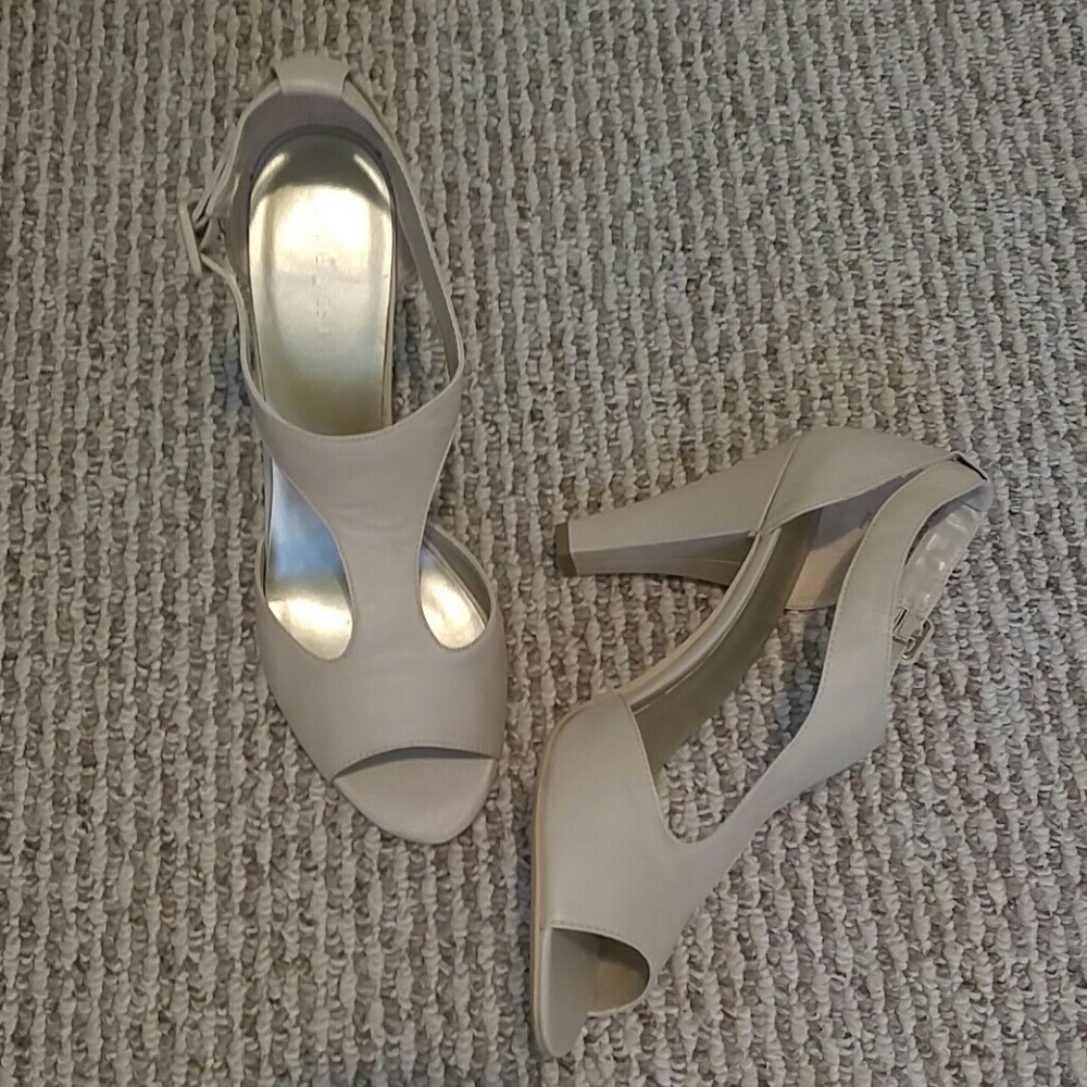 Shoe - Picture 2 of 2