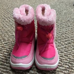 Rugged Bear size 7 snow boots