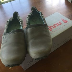 Women's size 7 charcoal gray shoes. Worn 3 times.